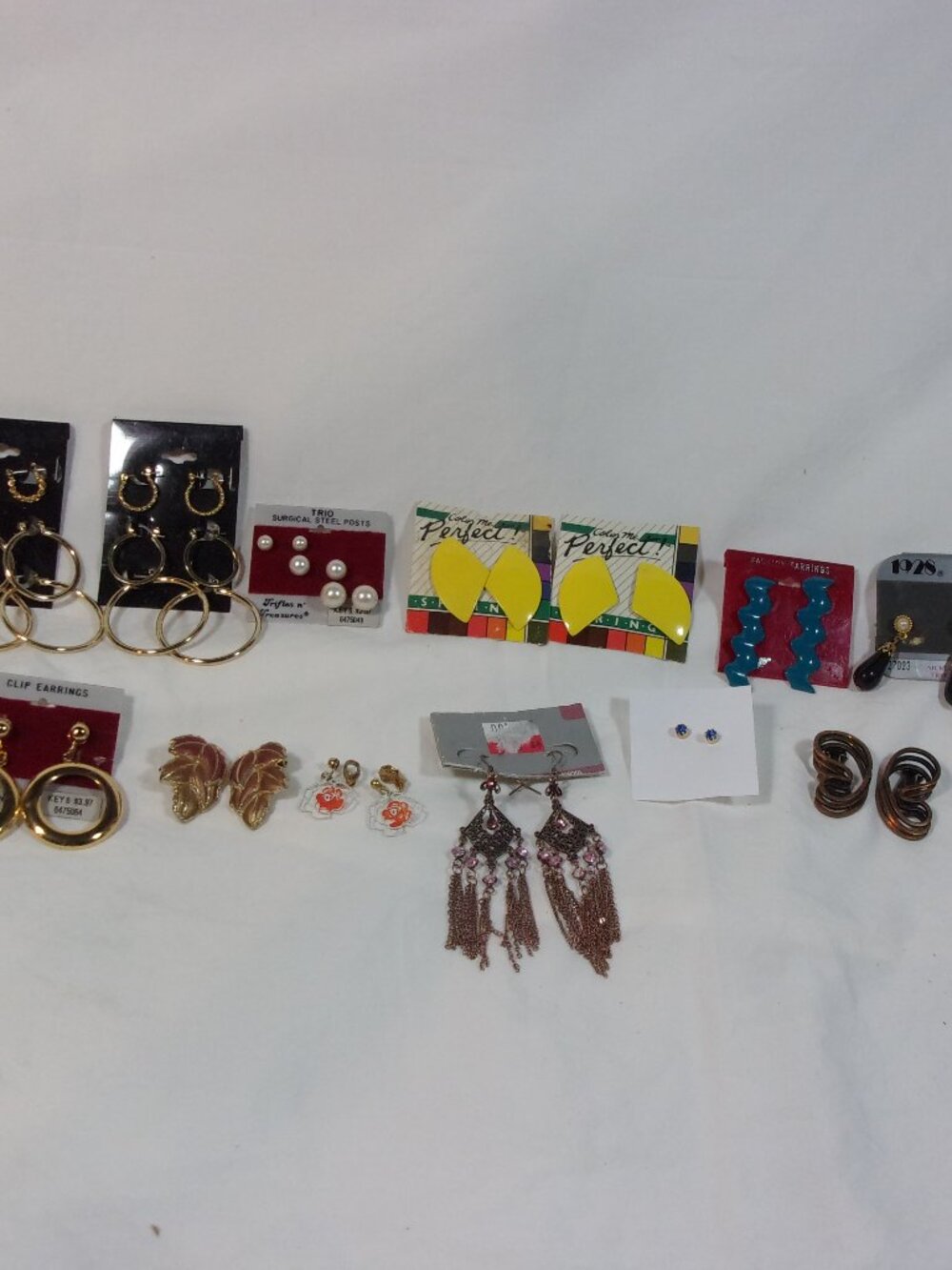 LOT OF VINTAGE EARRINGS